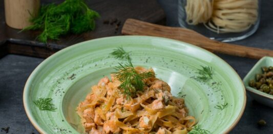 Krémové tagliatelle s lososom a smotanou - rýchla delikatesa. Foto - freepik