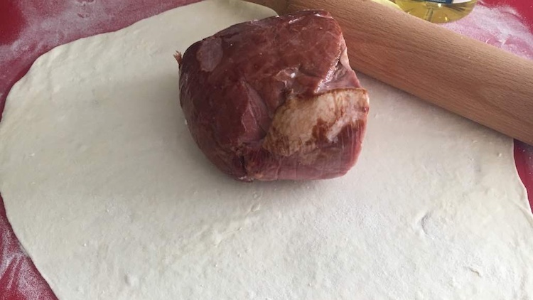 Pečené údené mäso v cestíčku 3. Fotka - Redakcia Žien v meste