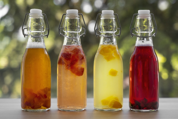 Domáca kombucha môže mať viacero ovocných verzií než klasická zázvorovo-citrónová. Fotka - Freepik