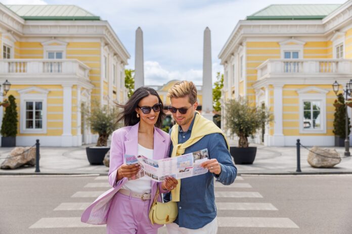 Dj EKG v Designer Outlet Parndorf: Počas Late Night Shopping Days vás čakajú zľavy do výšky 80%. Foto - mw_MAG-DOP-Tourism