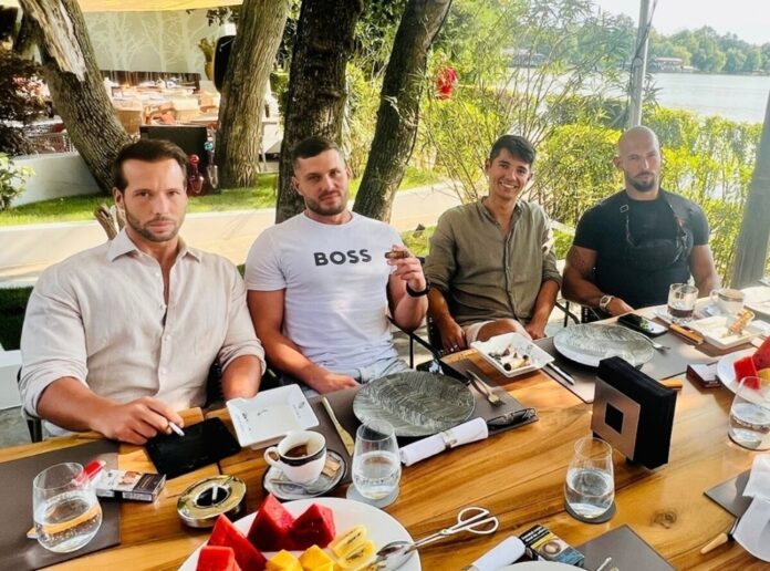 Andrew Tate (vpravo), Erik Kaliňák, Richard Glück a Tristan Tate (vľavo). Foto - IG/Erik Kalinak Andrew Tate (vpravo), Erik Kaliňák, Richard Glück a Tristan Tate (vľavo). Foto - IG/Erik Kalinak