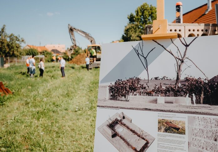 Vo Veľkej Mači začali stavať Pamätník slobody slova. Foto - TTSK