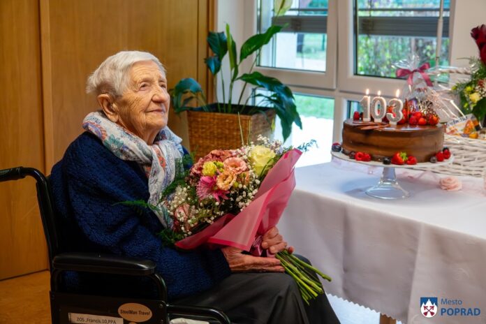Anna Pazúrová oslávila 103 narodeniny. Foto - FB/Poprad - oficiálna stránka mesta