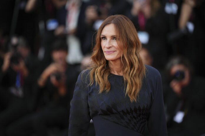 Julia Roberts sa v Benátkach postarala o senzáciu. Foto - TASR/AP