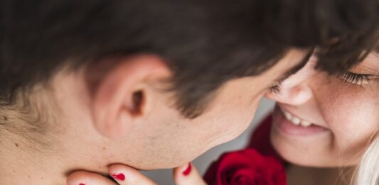 Mikromantika je nový autentický trend vo vzťahoch. Foto - freepik