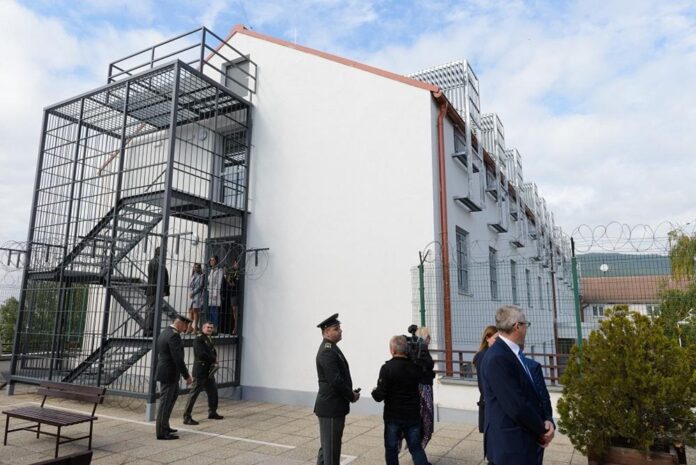 V ženskej väznici v Nitre sa môžu odsúdené učiť za kaderníčku. Foto - archív TASR