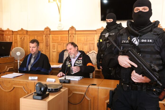 Juraj C. v súdnej sieni Špecializovaného trestného súdu (ŠTS) v Banskej Bystrici. FOTO TASR - Ján Krošlák
