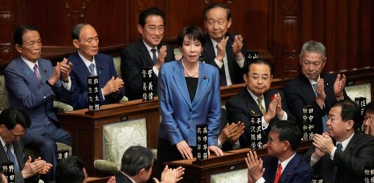 Japonsko má prvú premiérku v histórii krajiny. Stala sa ňou Sanae Takaičiová. Foto - TASR/AP