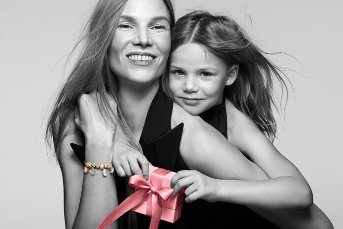 Ako vybrať šperk pre mamu. Foto - Pandora