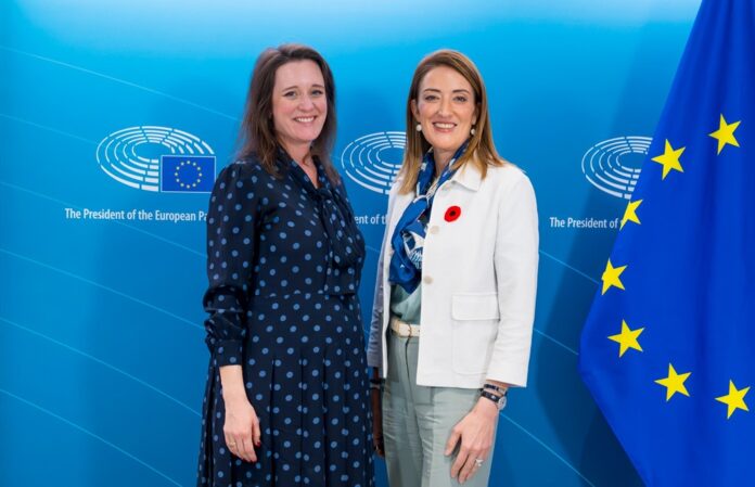 Materská pre europoslankyne sa má zmeniť. Iniciovala to predsedníčka europarlamentu Roberta Metsolová (vpravo). Teší sa z toho slovenská europoslankyňa Ľubica Karvašová. Foto - FB/L.K.