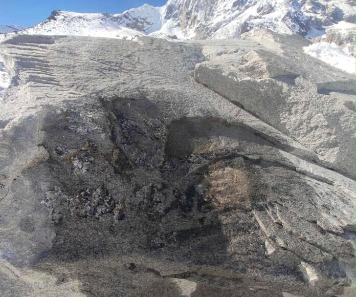 Nepálci vymazali Separov odkaz z Everestu. Foto - Dorota Nvotová