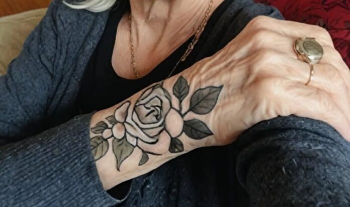 Aké sa hodí tetovanie pre staršie ženy - tu sú elegantné tipy. Foto - freepik