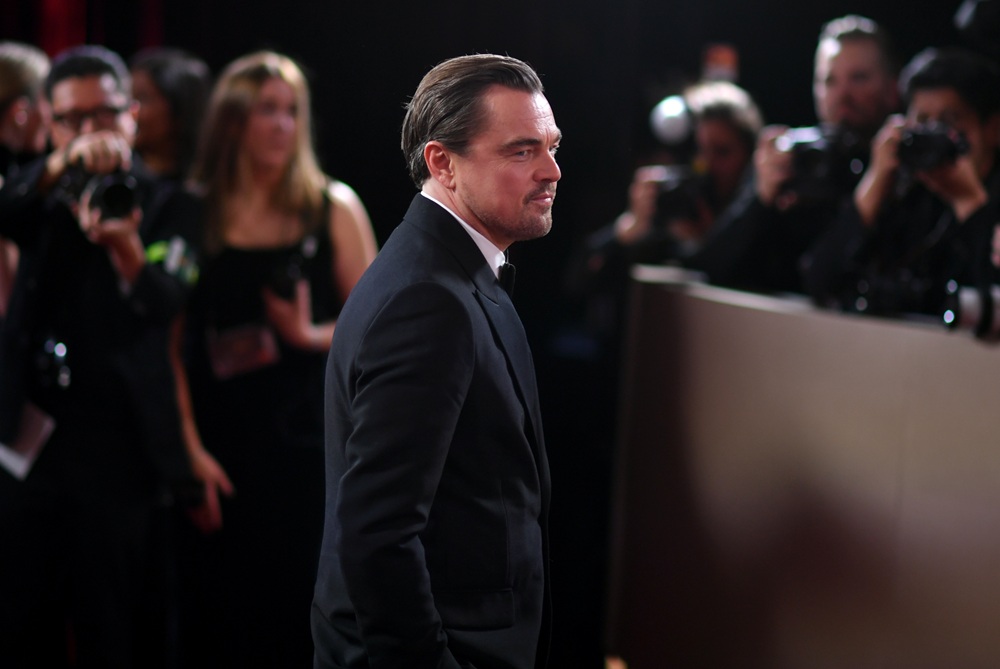 Zlaté Glóbusy 2026: Film s DiCapriom získal štyri ceny, jemu sa ušli vtipy o partnerkách
