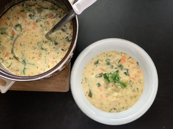 Hrášková polievka na kyslo, plná výživných bielkovín. Fotka - Andrea Bunčeková