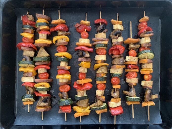 Zeleninové špízy s tofu na gril alebo do rúry. Fotka - Andrea Bunčeková