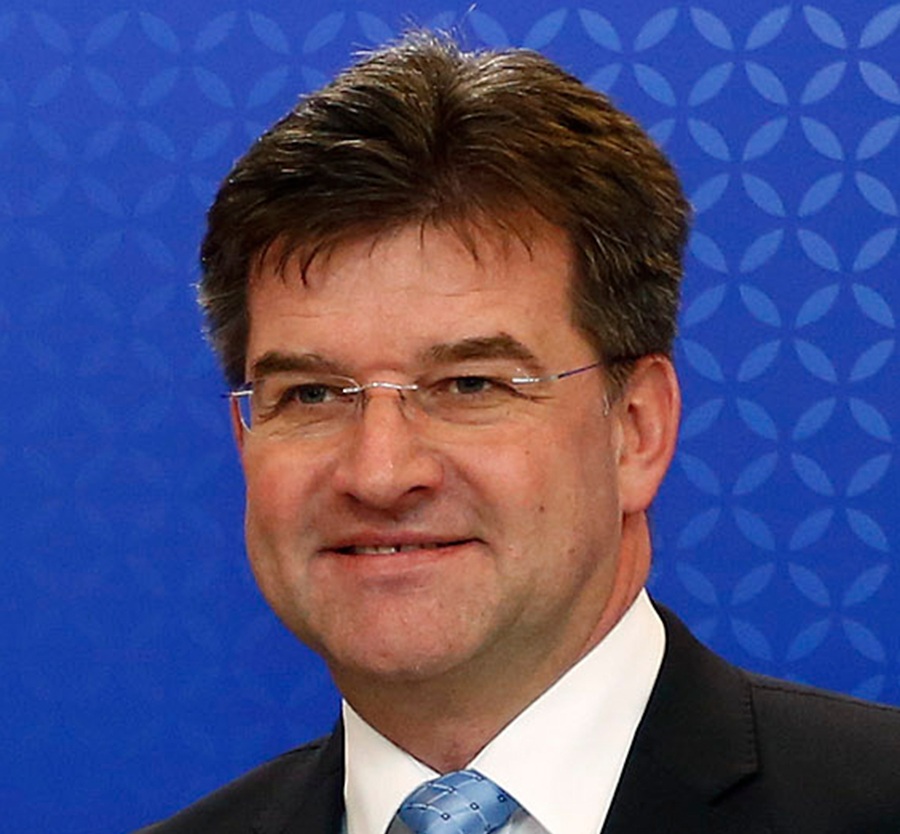 Sexuálny predátor Epstein ponúkal Lajčákovi mladé dievčatá aj ich sestry