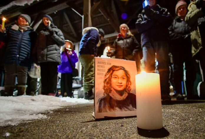 Streľbu na Renee Goodovú miestnym vyšetrovateľom odobrali. Foto - TASR/AP