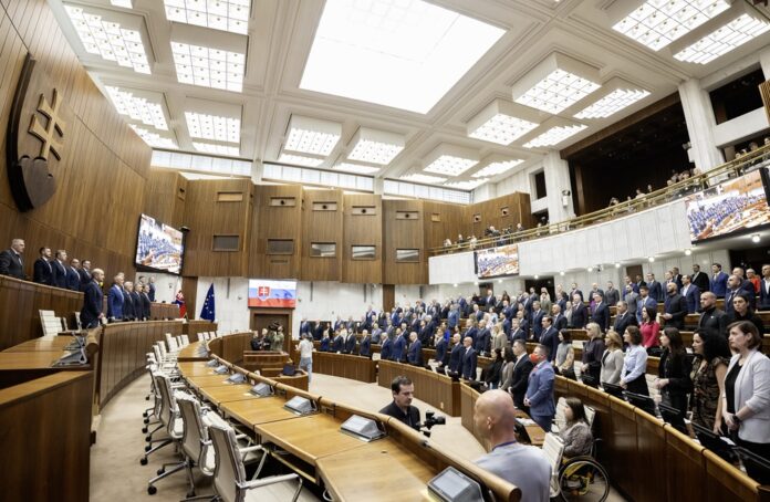 Parlament sa odmietol zastať žien. Foto TASR - Martin Baumann