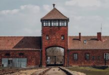 Nezabiješ je príbeh o dvoch odvlečených židovských sestrách do koncentračného tábora Auschwitz-Birkenau (Osvienčim). Foto - FB/auschwitzmemorial